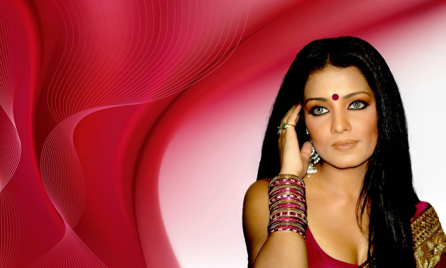 Woman red gold outfit cell #2 free wallpaper for desktop - medium preview image