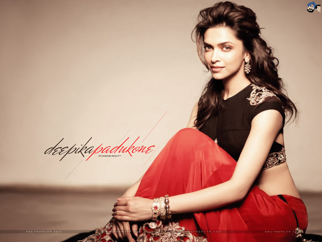 Woman red skirt black top free wallpaper for desktop - medium preview image