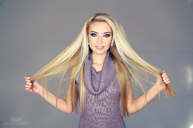 Woman blonde hair posing hands #3 free wallpaper for desktop - medium preview image