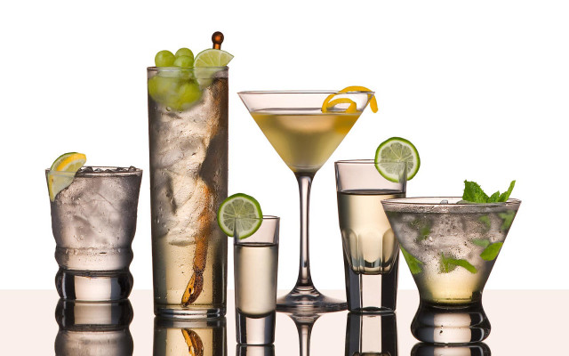 Glasses drinks garnishes tabletop white free wallpaper for desktop - medium preview image