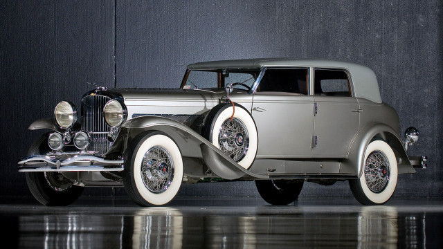 Old model car dark room free wallpaper for desktop - medium preview image