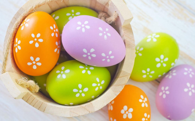 Basket filled colorful easter eggs free wallpaper for desktop - medium preview image