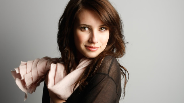 Woman scarf posing picture gray free wallpaper for desktop - medium preview image