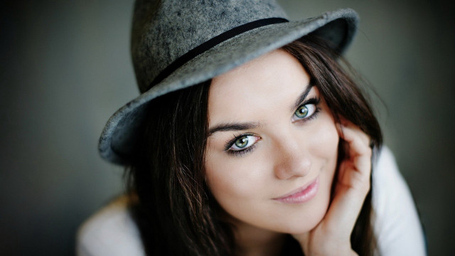 Woman hat white shirt gray free wallpaper for desktop - medium preview image