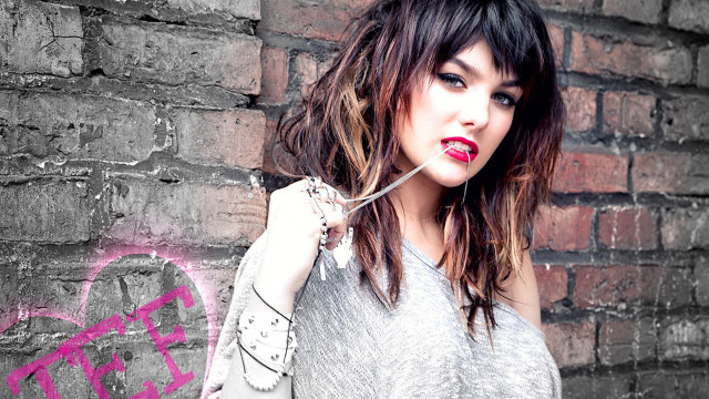 Woman cigarette brick wall graffiti free wallpaper for desktop - medium preview image