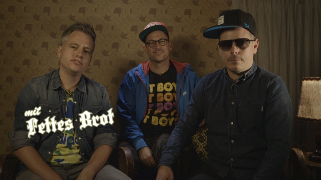 Three men sitting room lamp free wallpaper for desktop - medium preview image