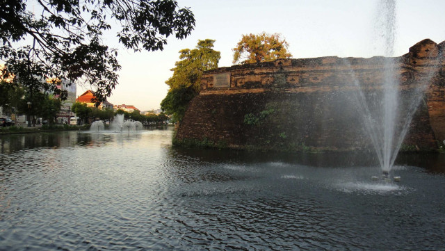 Fountain lake stone wall bridge free wallpaper for desktop - medium preview image