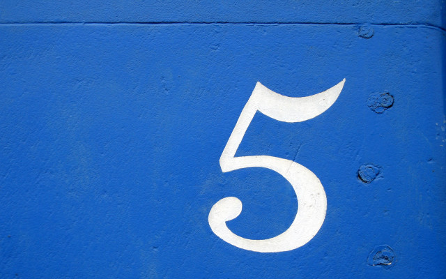 Number five painted blue wall free wallpaper for desktop - medium preview image