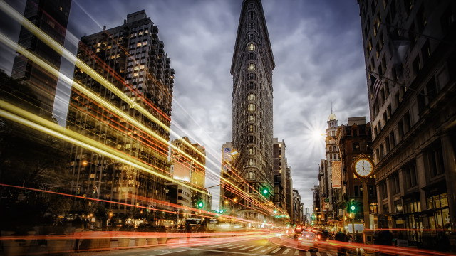Cityscape night trafficlights tower bridge free wallpaper for desktop - medium preview image