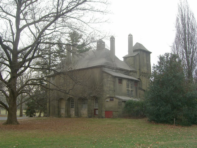 Large old house red door free wallpaper for desktop - medium preview image