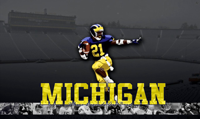 Football player running football michigan free wallpaper for desktop - medium preview image