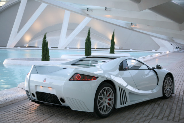 White sports car pool water free wallpaper for desktop - medium preview image