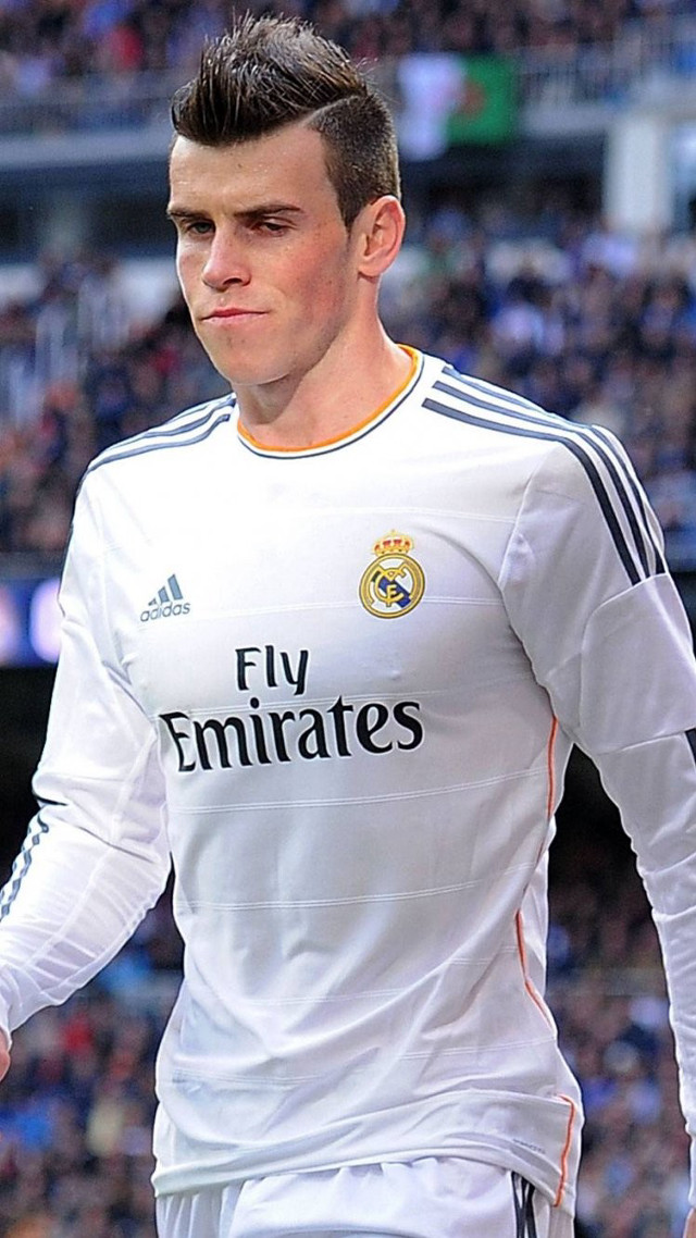 Man white uniform soccer ball #2 free wallpaper for mobile - medium preview image