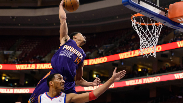 Basketball player jumping dunking air #2 free wallpaper for desktop - medium preview image