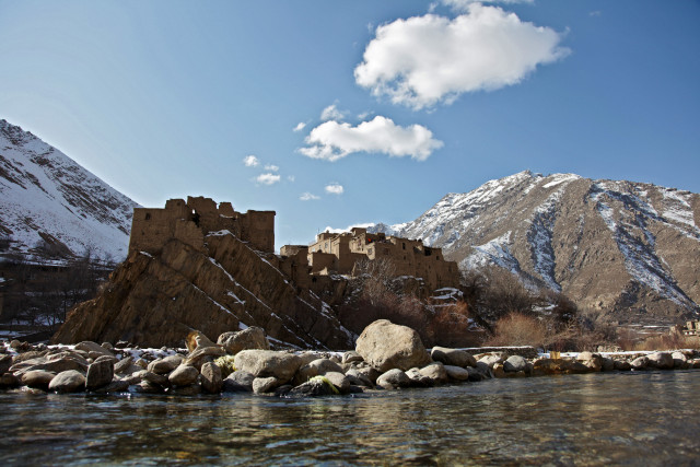 Mountain range river castle snow free wallpaper for desktop - medium preview image