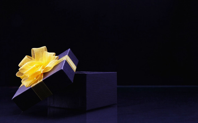 Purple box yellow flower table free wallpaper for desktop - medium preview image