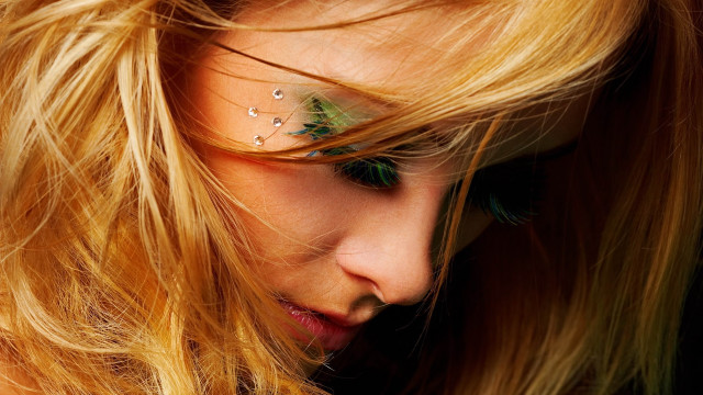 Woman blonde hair green leaf free wallpaper for desktop - medium preview image