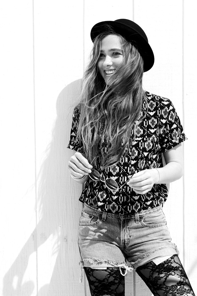 Woman hat jeans wind hair free wallpaper for mobile - medium preview image