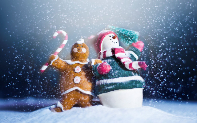 Gingerbread men christmas hats sweaters free wallpaper for desktop - medium preview image