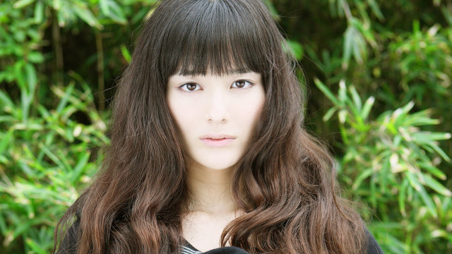 Woman long hair bangs bush free wallpaper for desktop - medium preview image