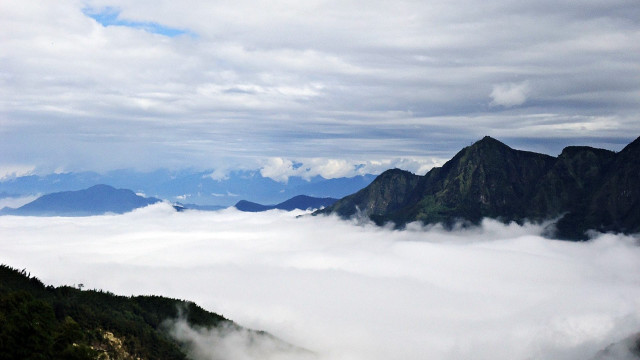 Mountain range low cloud background free wallpaper for desktop - medium preview image