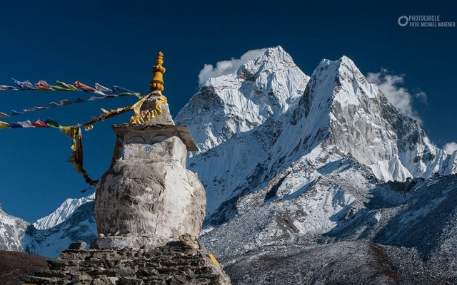 Mountain rock structure flags sky free wallpaper for desktop - medium preview image