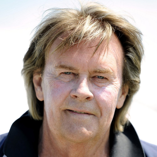 Blonde man black jacket sunny free wallpaper for tablet - medium preview image