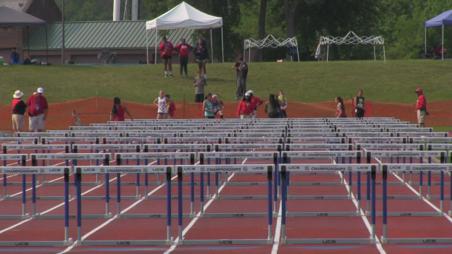 Group people track empty seats free wallpaper for desktop - medium preview image