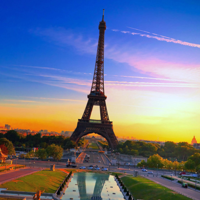 Eiffel tower lit up sunset #3 free wallpaper for tablet - medium preview image
