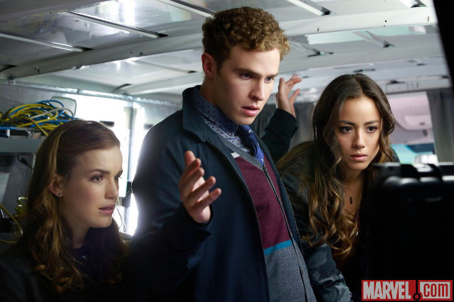 Man women room computer screen free wallpaper for desktop - medium preview image