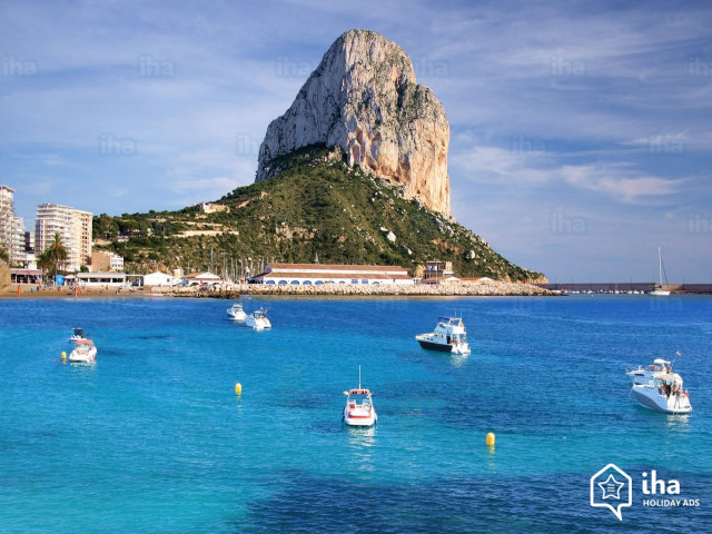 Boats ocean mountain range city free wallpaper for desktop - medium preview image