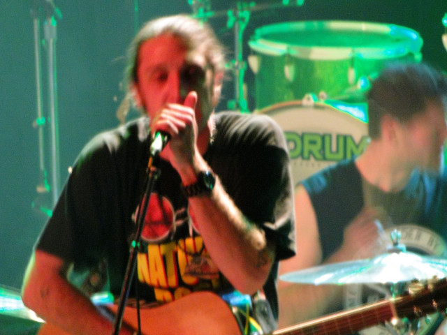 Man holding guitar microphone drum free wallpaper for desktop - medium preview image