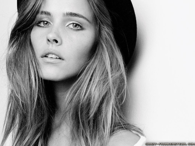 Woman hat longhair blackwhite photo free wallpaper for desktop - medium preview image