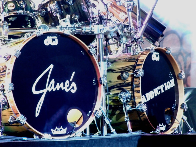 Drum set closeup stage microphone free wallpaper for desktop - medium preview image