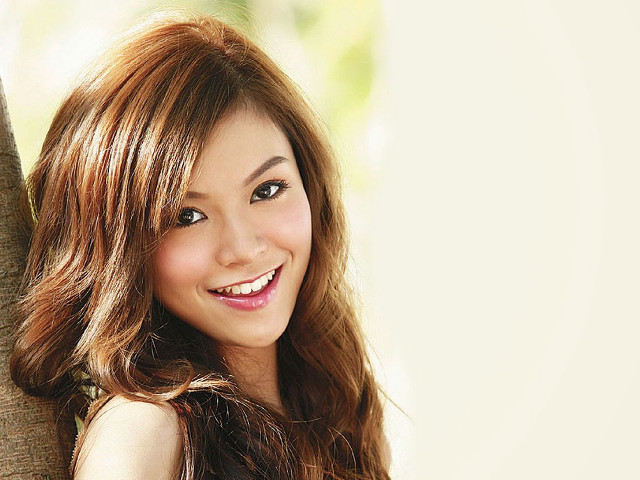 Woman long hair smiling tree free wallpaper for desktop - medium preview image