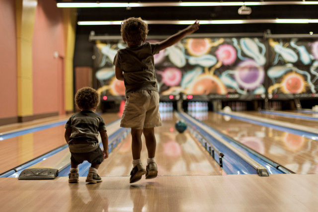 Boy bowling alley shallow depth free wallpaper for desktop - medium preview image