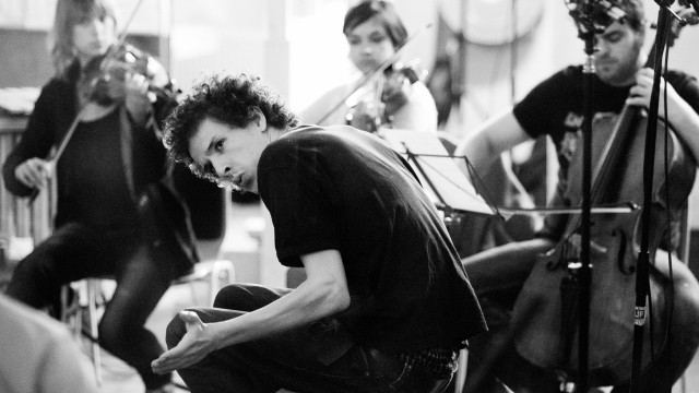 Man violin musicians playing instruments free wallpaper for desktop - medium preview image