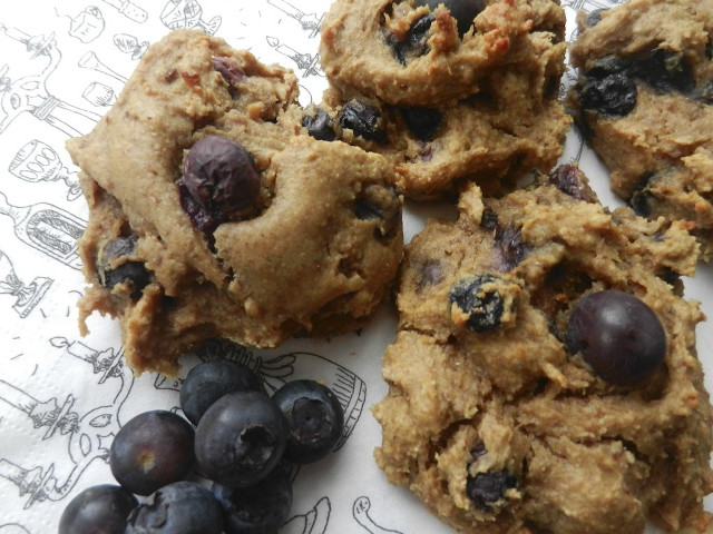 Blueberries cookies plate napkin man free wallpaper for desktop - medium preview image