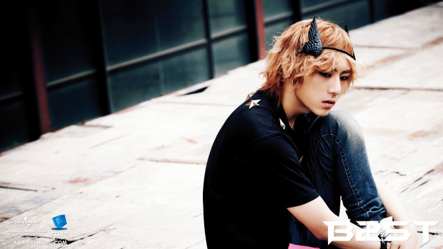 Young man skateboard wooden floor free wallpaper for desktop - medium preview image