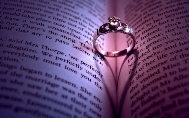 Ring shadow book page light free wallpaper for desktop - medium preview image
