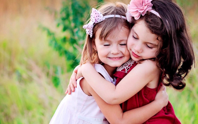 Little girls hugging field grass free wallpaper for desktop - medium preview image
