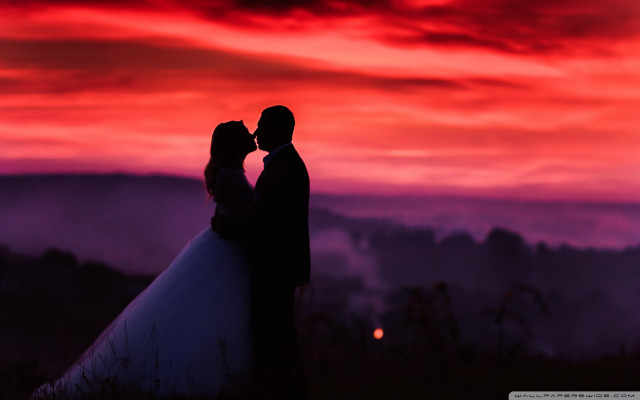 Bride groom kissing sunset sky free wallpaper for desktop - medium preview image