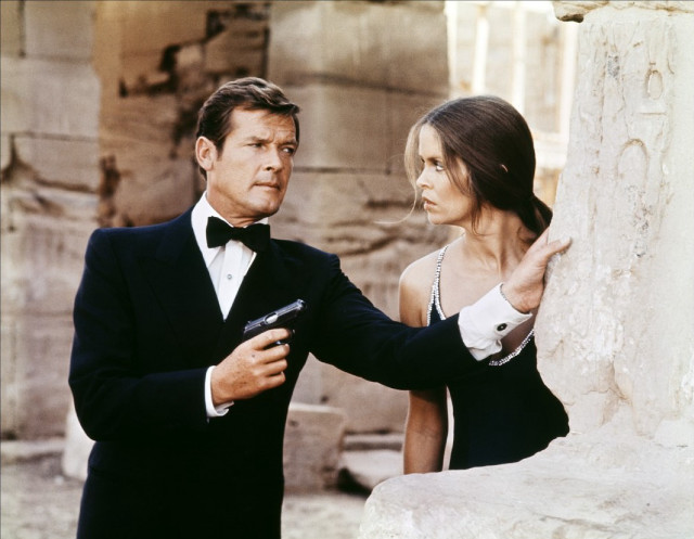 Man tuxedo woman dress pillar free wallpaper for desktop - medium preview image