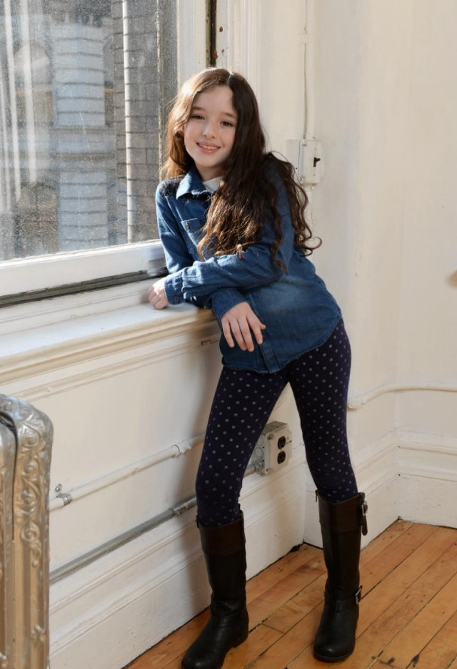 Girl polka dot booties smile free wallpaper for mobile - medium preview image