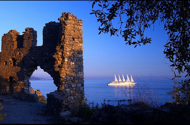 Boat castle bridge sailboat water free wallpaper for desktop - medium preview image