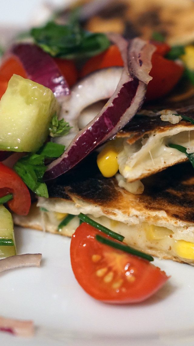 Sandwich salad plate fork knife free wallpaper for mobile - medium preview image