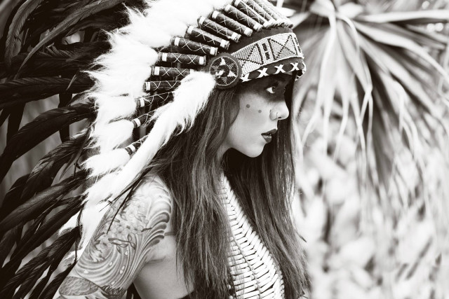 Woman native american headdress feathers free wallpaper for desktop - medium preview image