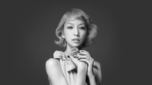 Woman microphone black white photo free wallpaper for desktop - medium preview image