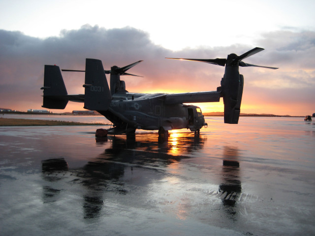 Plane runway sunset clouds sky free wallpaper for desktop - medium preview image