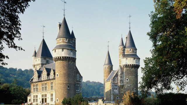 Castle turrets towers park trees free wallpaper for desktop - medium preview image